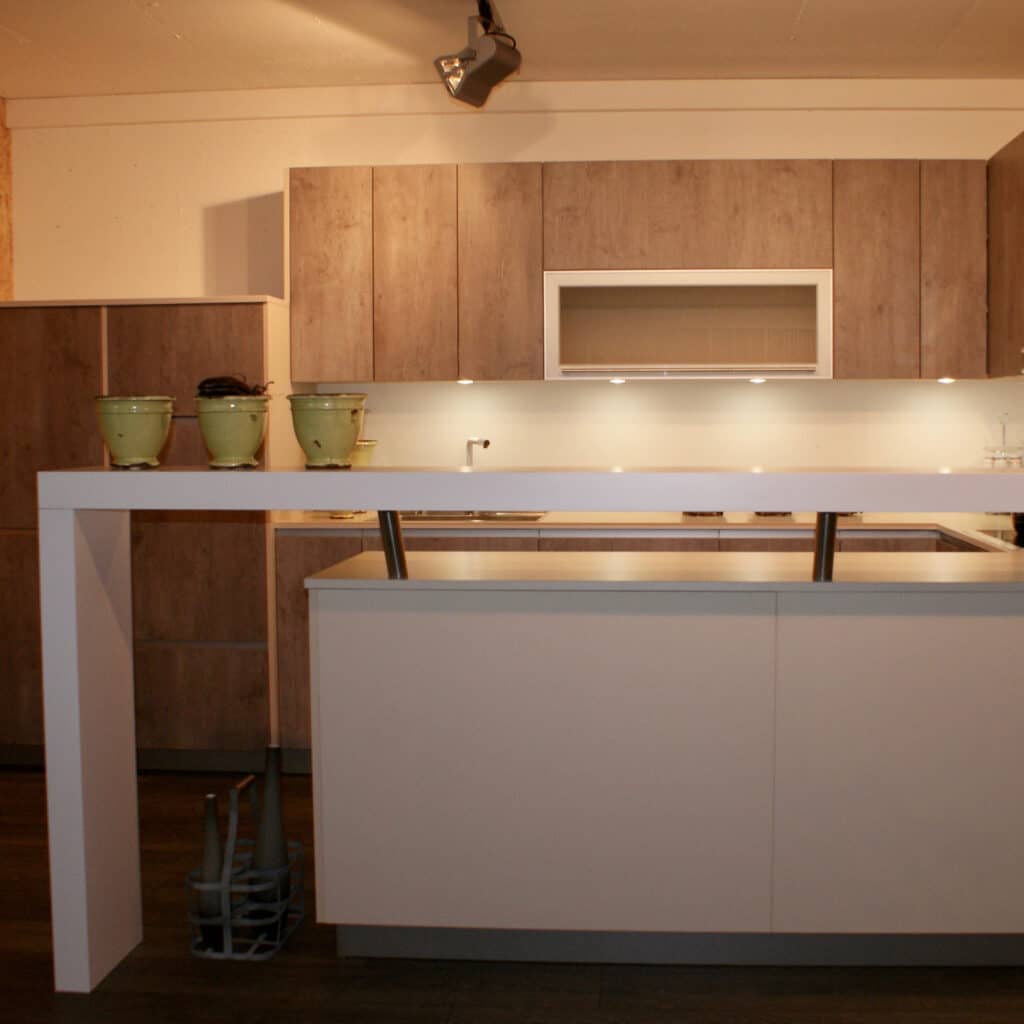 Zeiter-Kuechen-Lax-AG-Ausstellkuechen-Hingucker-in Asteiche-3