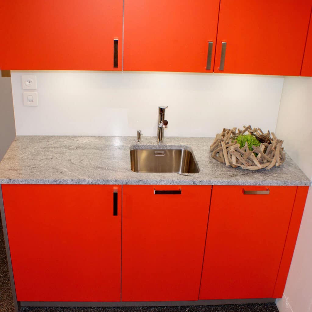 Zeiter-Kuechen-Lax-AG-Ausstellkuechen-Orange-Highlight