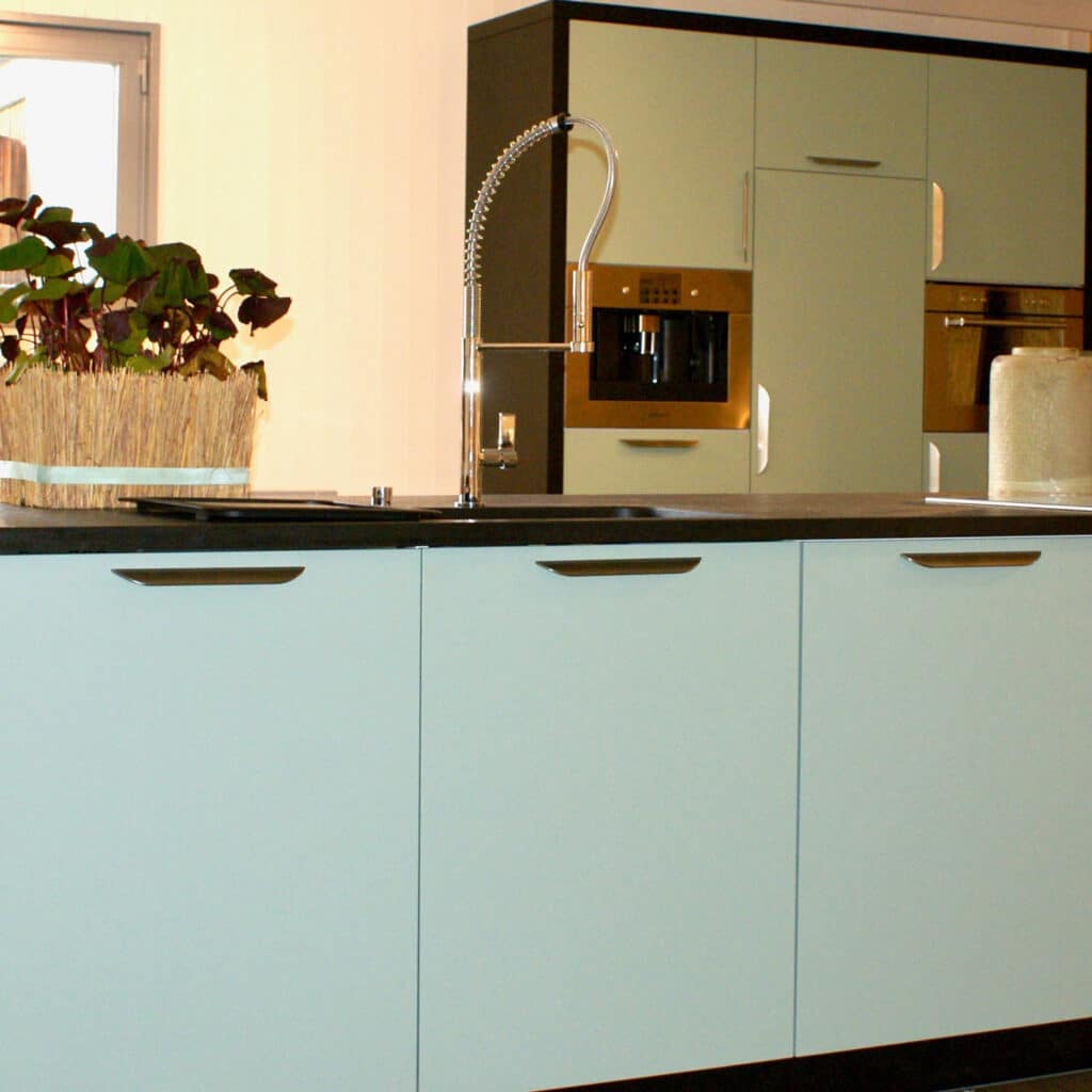 Zeiter-Kuechen-Lax-AG-Ausstellkuechen-Zartes-Gruen-3